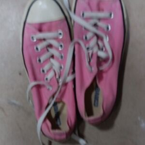 Converse Women's Pink Sneakers 02/05